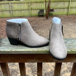 SODA Two Tone Taupe Booties Boots New without Box Women’s 6 NWOB